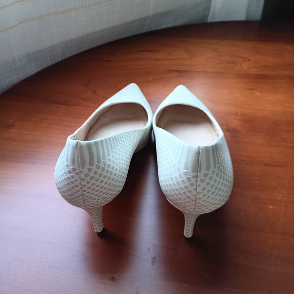 Women's Grey & Bone Snake Embossed Point Toe Pumps - Picture 3 of 13